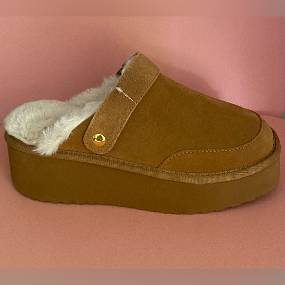 NWT-WOMENS PLATFORM SUEDE MULES